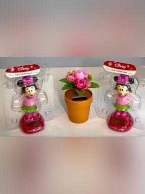 DISNEY MINNIE MOUSE AND FLOWER SOLAR POWERED FIGURINES